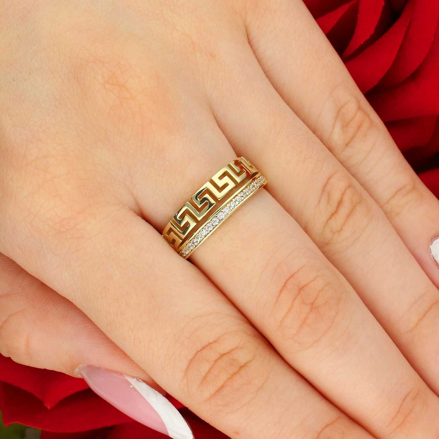 Złoty Pierścionek Damski 375 – Cyrkonie, Motyw Grecki, 6,7 mm.jpg